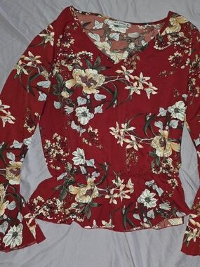 V-Neck Floral Long Sleeve Top - Red